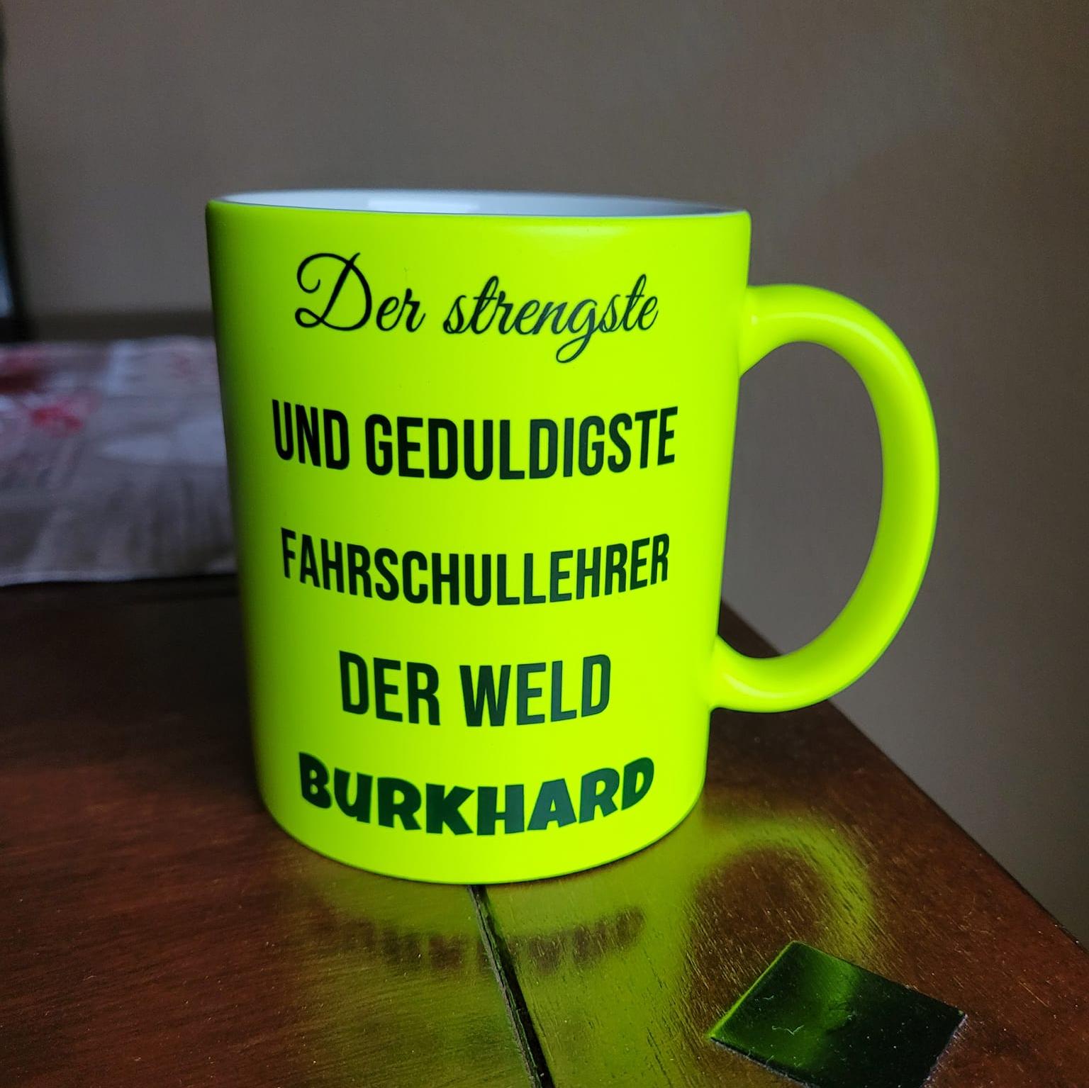 06.12.2021: Tasse mit Text: Der strengste und geduldigste Fahrschullehrer der Welt Burkhard